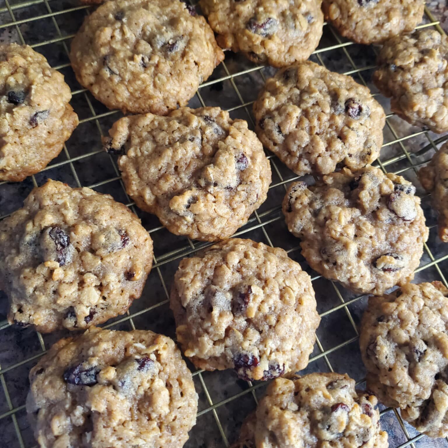 Chewy Oatmeal Raisin Cookies